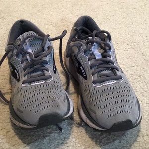 Brooks. Ghost13 Sneakers gray Size 7-1/2